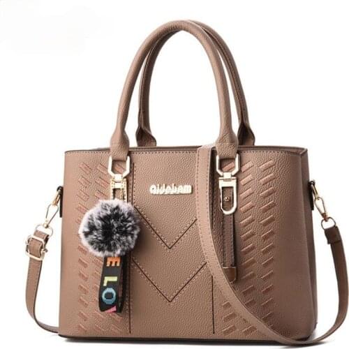 New Elegant Designer Women Messenger Bags PU Leather Solid Color Crossbody Bags Hairball Shoulder Bag Large Shopping hand bag