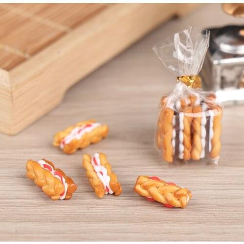 1pcs Sandwich Biscuit 1/12 Scale Miniature Biscuit Cute Mini Cookies Pretend Food For Dollhouse Decor Accessories Kitchen Toys