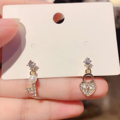 Exquisite Key Lock Pearl Earrings for Women Elegant Temperament Gold Crystal Stud Earrings Fashion Party Jewelry Gifts