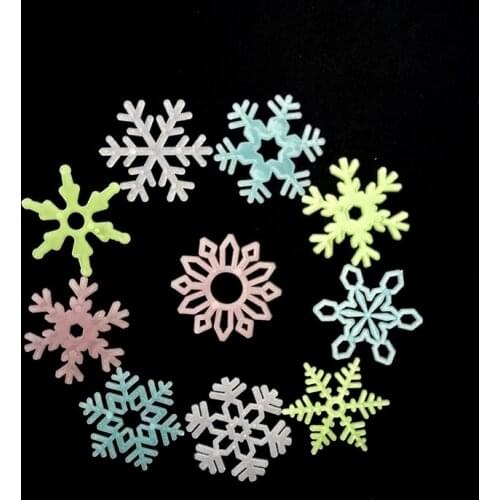 Bedroom home decoration luminous three-dimensional wall stickers snowflake luminous patch / DIY fluorescent wall stickers 50 set