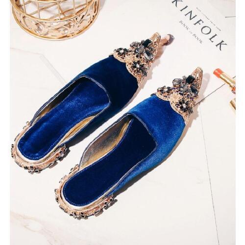 Luxury Vintage Women Rhinestone Metal Carved Toe Velvet Slipper Woman Bling Crystal Studs Low Heels Pointed Toe Leisure Shoes