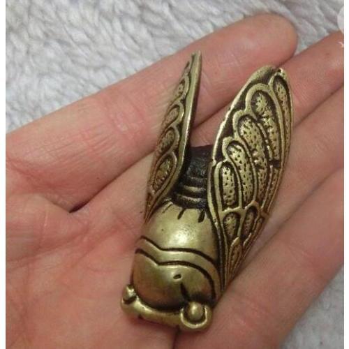 Chinese feng shui Chinese bronze carving a little cicada solid copper basaltic statue metal handicraft