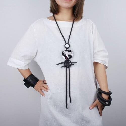 New Long Black Geometric Necklace Fashion Design Pendant Necklace Gothic Womens Clothing Accessories Popular Statement Jewelry