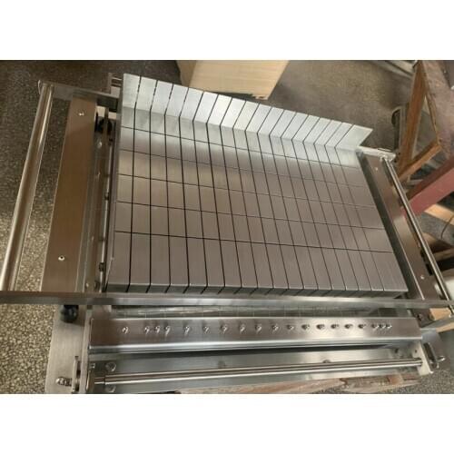 Customized carrot cake cutter