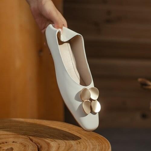 Osunlina New Basic Womans Flats Slip On 1cm Low Heels Round Toe Genuine Leather Metal Flower Design Office Casual Lady Shoes