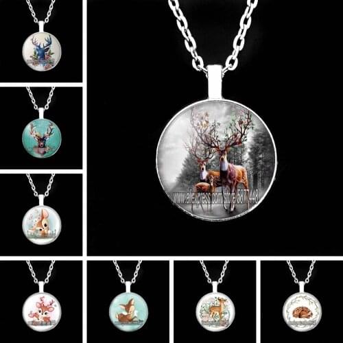Beautiful Flower Horned Deer Glass Pendent Necklace Fashion Cartoon Sika Deer Chain Necklace Elk Deer Necklace for Women