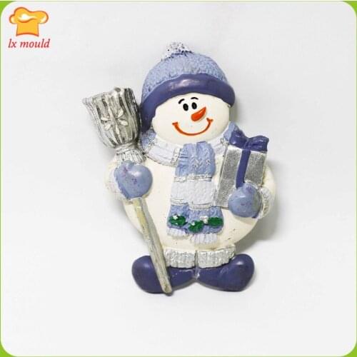 Retro Santa creative handmade cake decorated with soft silicone mold Christmas gifts