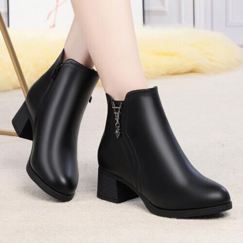Of female middle-aged thick with the new 2020 joker added velvet short boots with leather shoes for womens shoes