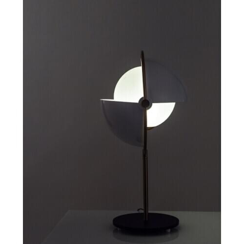 Postmodern desk lamp is contemporary and contracted stage berth lamp metal golden glass ball rotation decorative lamp