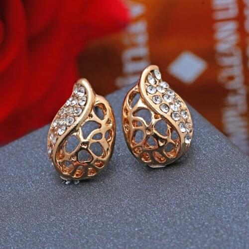 Fashion Stud Earrings White Crystal Beads Hollow Earrings Round Triangle Design Punk Ear Jewelry Brincos