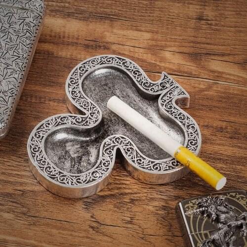 Retro Handheld Alloy Ashtray Portable Metal Ash Pocket Ashtray Cigarette Accessories Cigar Tools Silver Plum Blossom Ashtrays