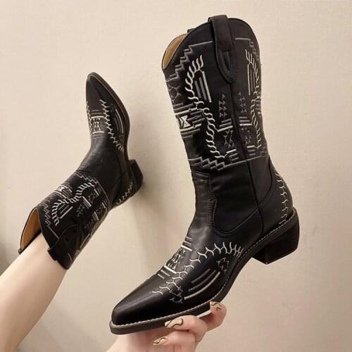 2021 autumn and winter new British style womens short boots retro embroidery western cowboy boots pointed thick heel