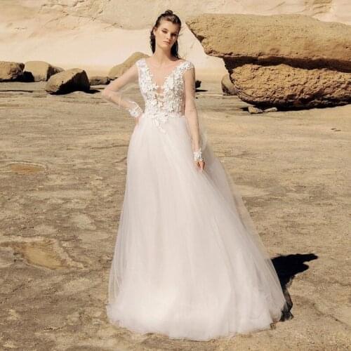 Beach Ivory Lace Wedding Dresses Illusion Long Sleeves Bridal Gowns Jewel Neck Backless Appliqued Tulle A-Line Floor Length 2021