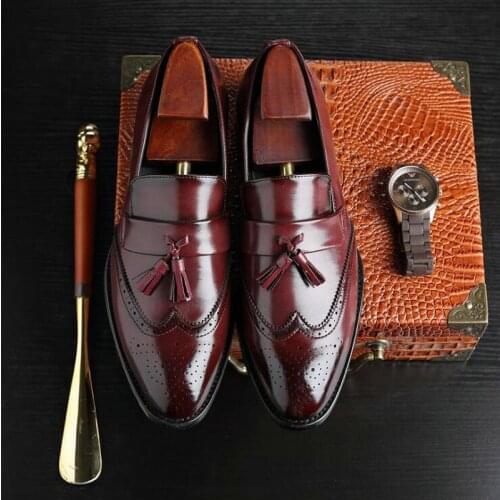 New Autumn Fashion High Quality Mens brogue Flats Retro Carved loafers Dress Business Men Casual Tassels Leather Shoes 2019
