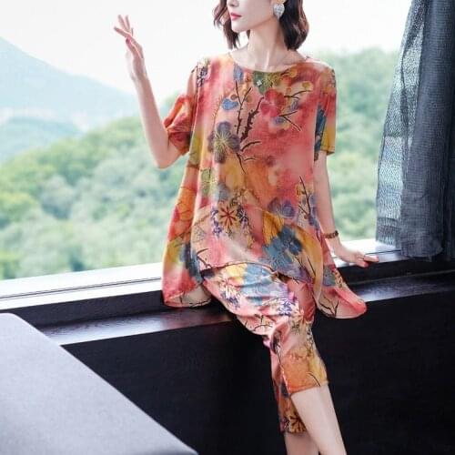 2020 Fashion Middle-aged Womens Sets Summer Short Sleeve T-shirt & Pants 2 Pcs Ice Silk Suits Mom Elegant Home Service D108