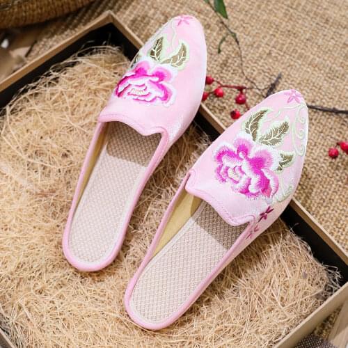 Veowalk New Handmade Women Summer Satin Flower Embroider Slippers Ladies Pointed Toe Comfortable Flat Heel Vintage Mules Shoes