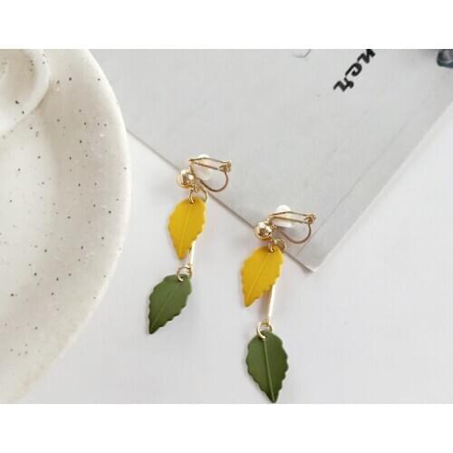 Ladies Clip Earrings Without Piercing Dangle Color Match Leaf Pendant Clip On Earring Non Pierced Resin Nature Jewelry For Women
