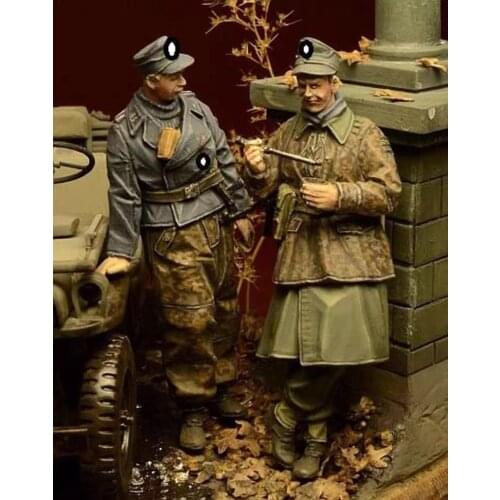 German resin soldiers of World War II German armored soldiers two-person kit model 1:35
