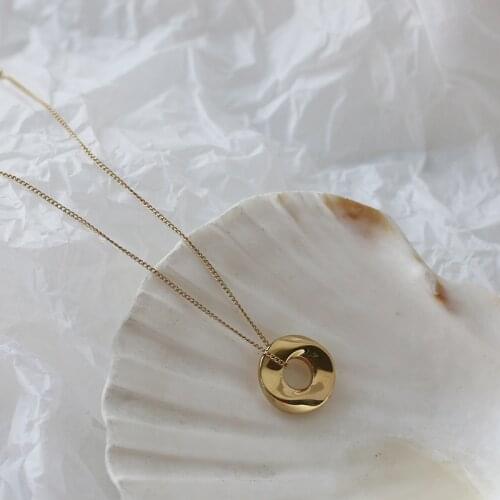 Vintage Irregular Oval Pendant Necklace Women Design Circle Womens Clavicle Chain Hollow Stainless Steel Jewelry Accessories