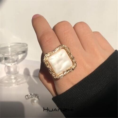 HUANZHI 2020 New Metal Elegant Retro Exaggeration Square Round Alien Pearl Ring for Women Party Jewelry Anniversary Hot Gift