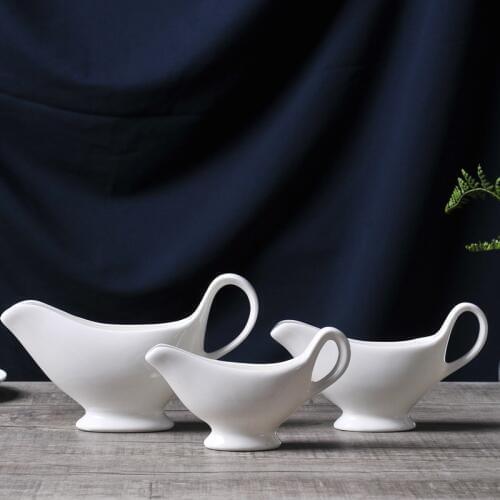 Classic Ceramic Beef Steak Gravy Boat Decorative Porcelain Sauces Pot Dinnerware and Kitchenware Cooking Accessories Ornament