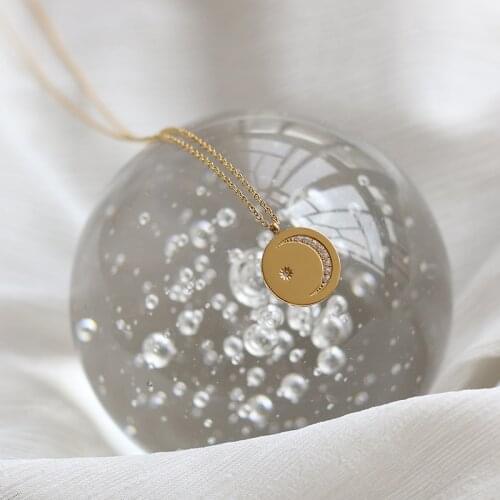 2021 Minimalist Engraving Zircon Stone Small Circle Plate Moon Star Necklaces for Gorl Womens Gold Stainless Steel Coin Necklac