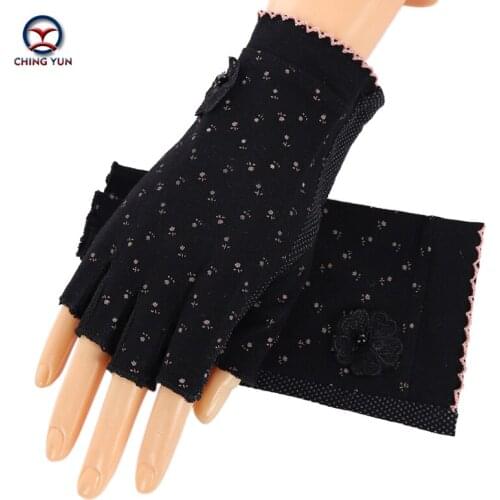 New Sunscreen Golves Driving Slip-resistant Cotton Thin Anti UV elasticity in summer Fashion Female Breathable half finger Glove
