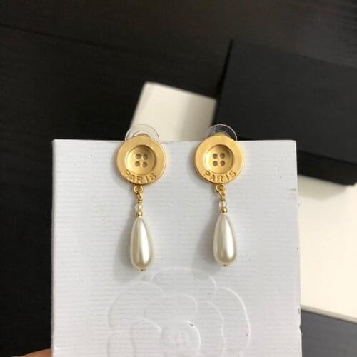 Hot Brand Woman Jewelry Ladies Pearl Button Pearl Earring Classical Style Fashion Luxury Earrings Wedding Winter Jewelry