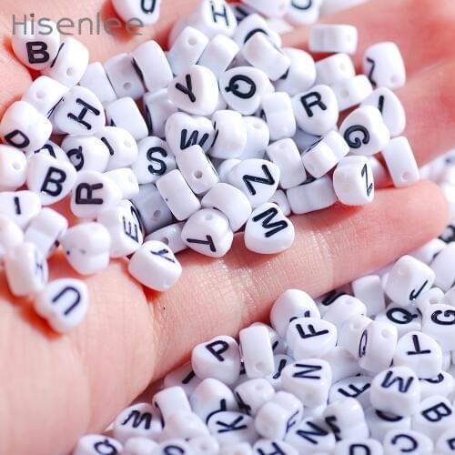 Hisenlee 100pcs Heart Shape Acrylic White Random English Letters 4x7MM Spaced Beads Loose Bead Ornament DIY Bracelet & Toy