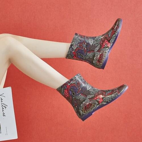 Womens rain shoes low top waterproof rubber short tube rubber shoes anti slip light water shoes fashion Korean literature and a