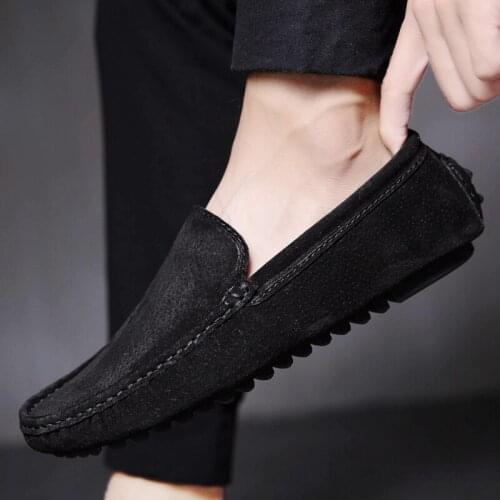 Moccasin Shoes Men Pig Suede Leather Mens Flats 2021 Casual Slip on Shoes High Quality Men’s Loafers Car Driving Shoes Black