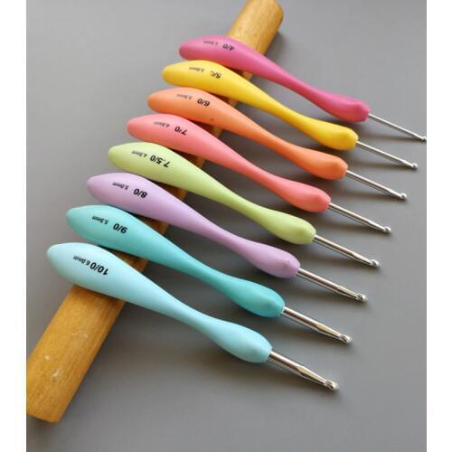 New 8Pcs 8 Colors Colorful Soft Plastic Handle Aluminum Weave Craft Crochet Hook Knitting Needles Set 2.5-6.0mm
