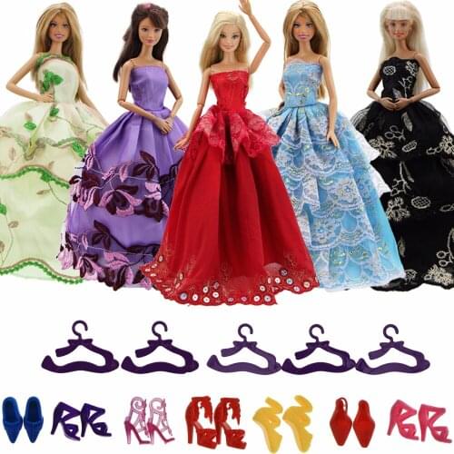 15 Items = Random 5x Wedding Dresses + 5x Purple Hangers + 5x Shoes Party Wear Costume Clothes for Barbie Doll Accessories