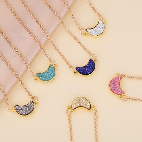 Fashion Multicolor Acrylic Moon Necklace For Women Simple Temperament Golden Metal Pendant Girl Gift 2021 New Jewelry Wholesale
