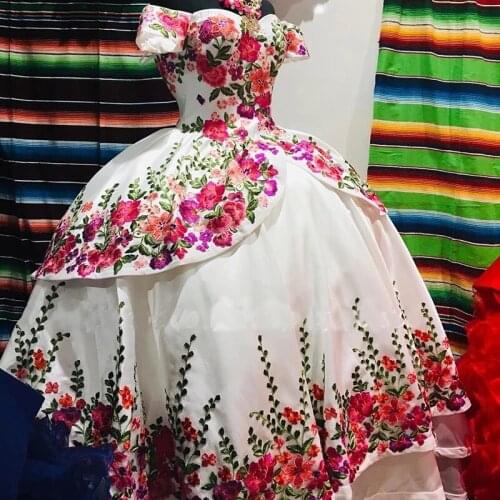 2021 White Puffy Embroidery Quinceanera Dress Off the Shoulder Sweet 15 Dress Long Mexican Prom Party Gowns