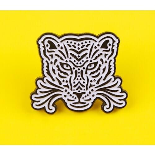 Punk Animals Brooches Pins Wolf Lapel Pins Badges Brooch Metal Badges On a Backpack Black and White Pins Badges on Clothes Decor