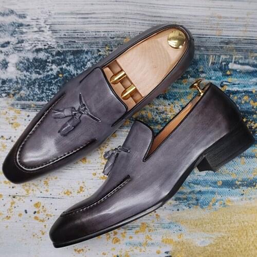 Luxury Designer Men Dress Shoes Genuine Leather Tassel Loafers Black Brown Gray Slip On Casual Shoes Wedding Office Loafers Men
