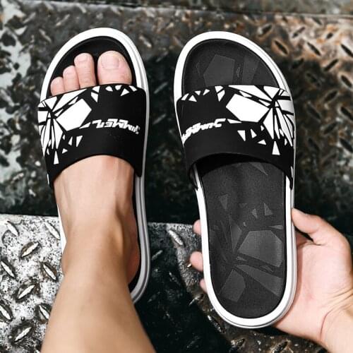 Korean version of slippers men wear thick-soled anti-slip wear-resistant fashion slippers mens shoes house slippers women