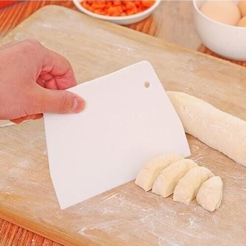 2PCS Dough Scrapers Cream Smooth Cake Spatula Baking Scraper Multipurpose Kitchen Scrapers for Pizza Dough Pastry Cake