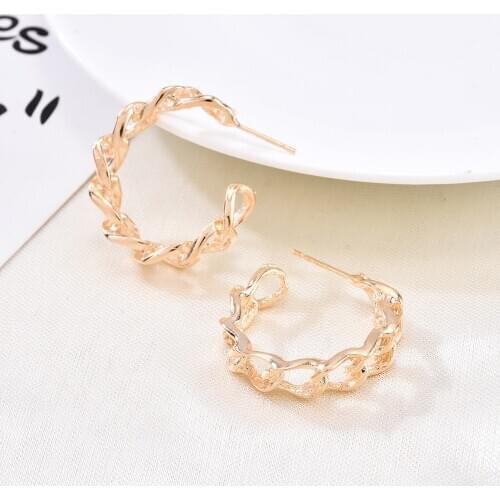 New Trend Fashion Metal Hollow Semicircle Chain Earrings High Sense Fashion Metal Port Style Stud Earrings 2021 Hot Gift
