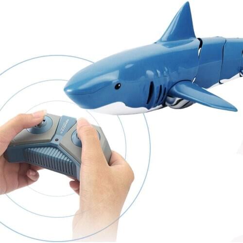 Remote Control Shark Toys Simulation Shark Rechargeable 2.4 GHz RC Electric Racing Boat for Pool Lakes Bathtroom Water Toys
