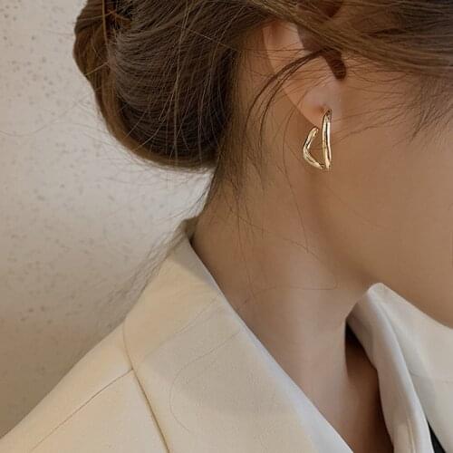 Simple Chic Gold Color Metal Geometric Hoop Earrings Fashion Temperament Irregular Twisted Earrings for Women Romantic Jewelry