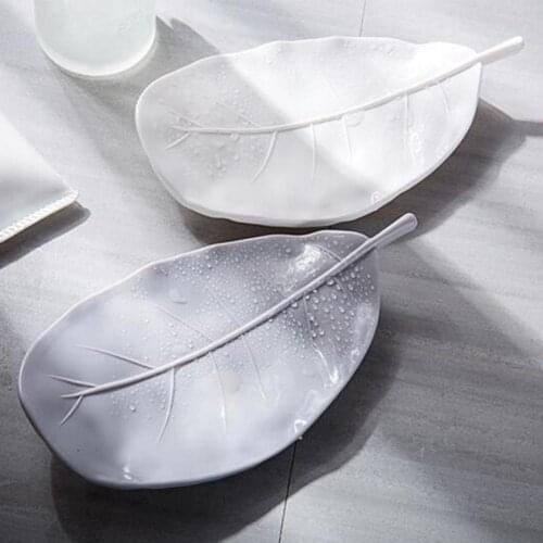 Portable Creative Leaf Shape Soap Dish Leaf Shape Self Draining PP Keep Sponge Storage Container Bathroom Shower Plate Tray
