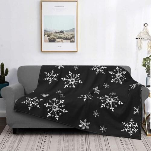 Pretty Snowflake Christmas Blanket Flannel Spring Autumn Artistic Logo Multi-function Soft Throw Blanket for Home Car Bedspread