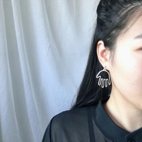 Fancy Punk Girls Hollow Hand Dangle Earring Female Gothic Gold Color Stud Earrings For Women Brincos Jewelry Party Gift