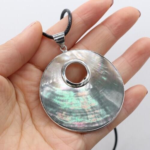 Natural Shell Necklace With Round Pendant Leather Cord 2MM Charms For Elegant Women Love Romantic Gift