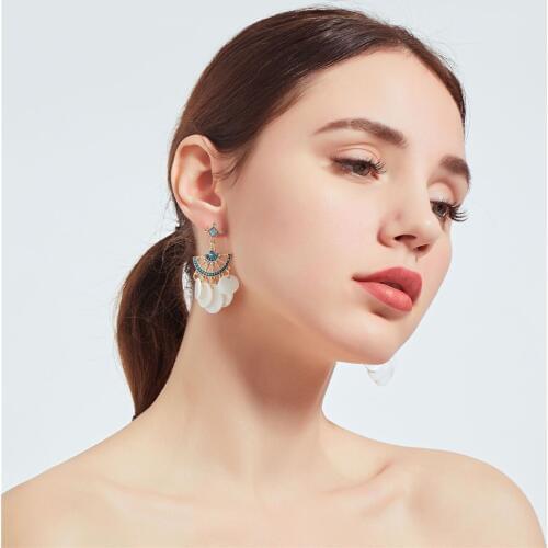 CRLEY Romantic White Pearl Shell Drop Earrings Simple Cute Brincos Unique Earrings Mermaid Jewelry Bohemian Style Dangle Earring