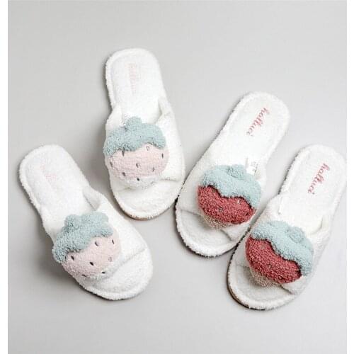 2020 Winter Fashion Women Slippers Faux Fur Strawberry Slip On Warm Slippers Comfortable Flats Female Slides Casual Home Shoes