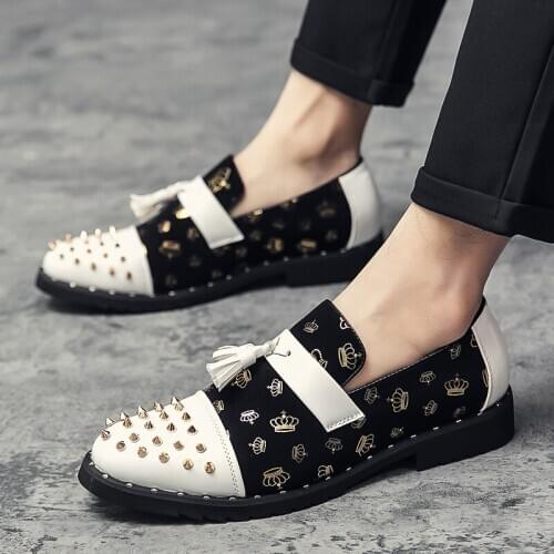 New Spring Luxury Designer Shoes Men Punk Rivet Decoration Black Faux Leather Shoes with Golden Crown Print Plus Size 48 Loafers