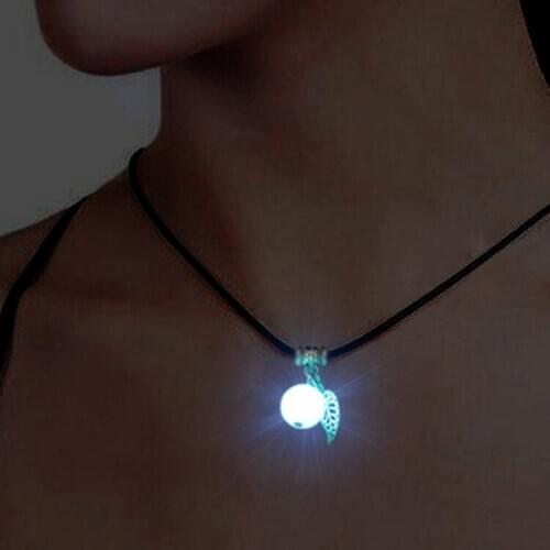 Mori luminous necklaces for men and women are fashionable and simple, and short clavicle chain lovers jewelry students